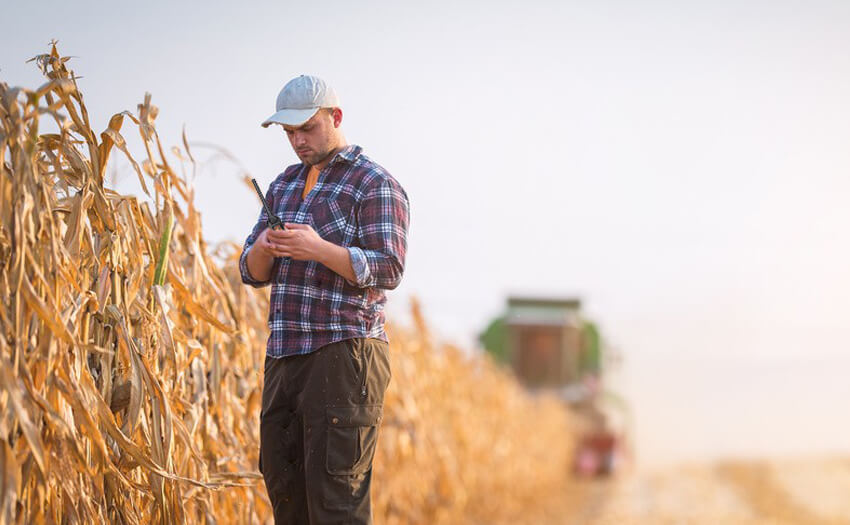 3 Best GMRS Handheld Radios for Farm Use