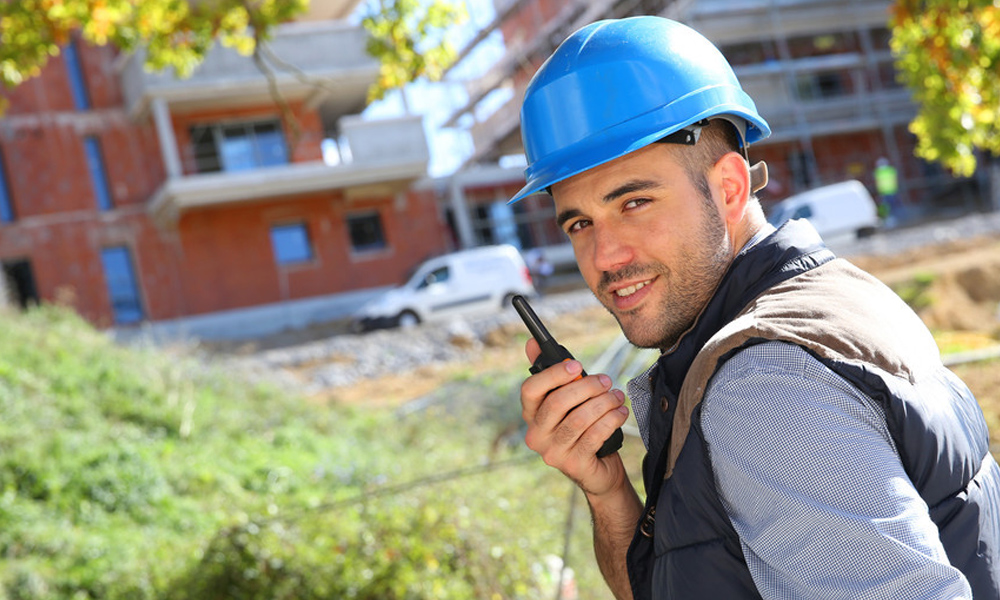 key factors affect the talk distance of the two-way radio 